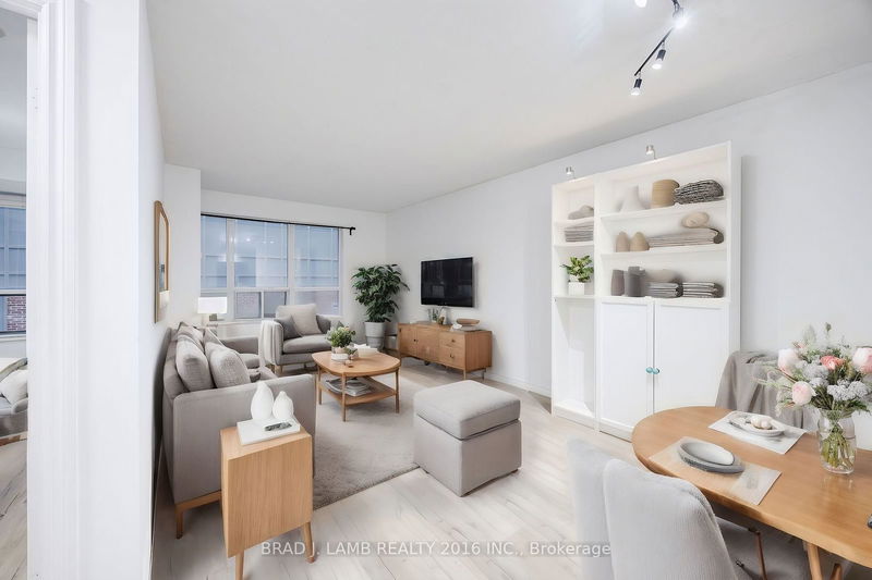 home for sale on 305-270 Wellington Street W