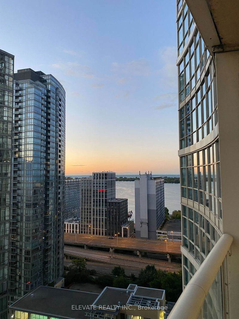 home for sale on 2508-10 Navy Wharf Court