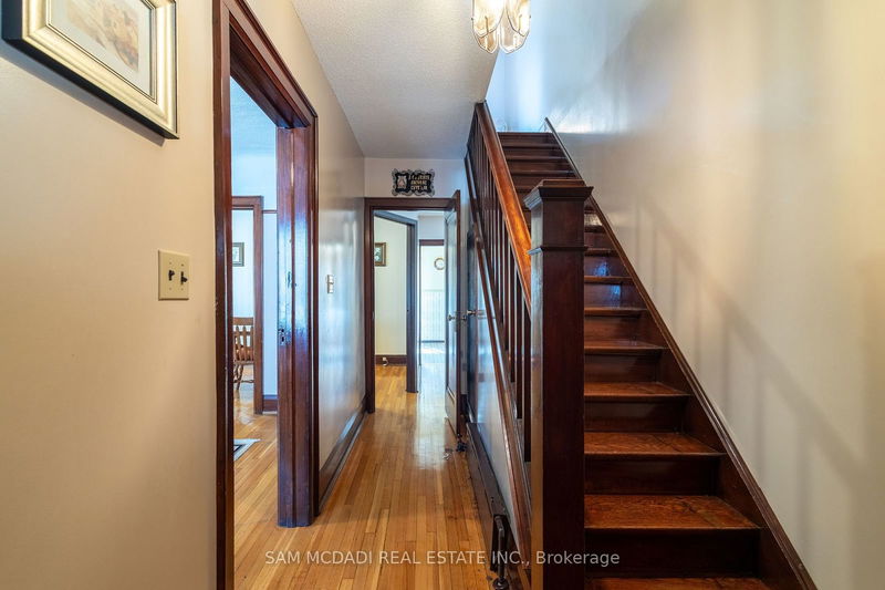 25 Sylvan Ave  Toronto, M6H 1G2 | Image 2