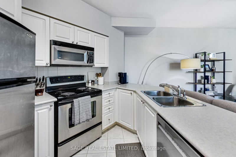  720 - 219 Fort York Blvd  Toronto, M5V 4A2 | Image 4