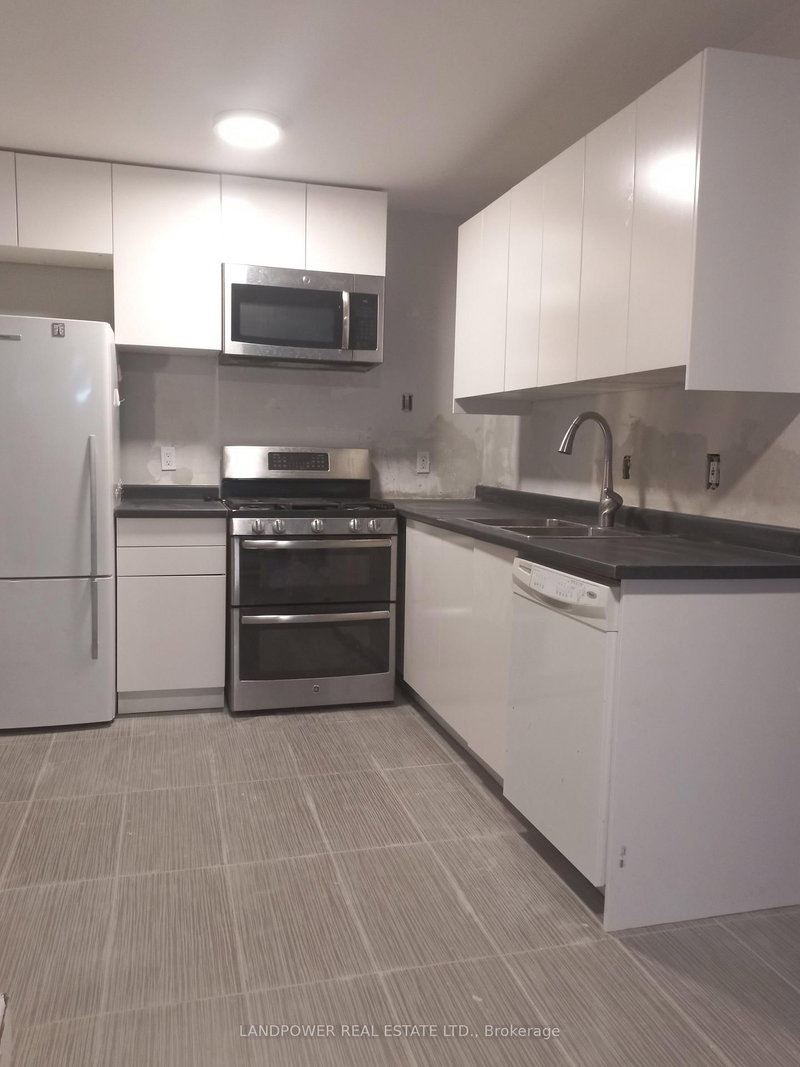 8 Clareville Cres, Toronto, M2J 2C1 | Image 2