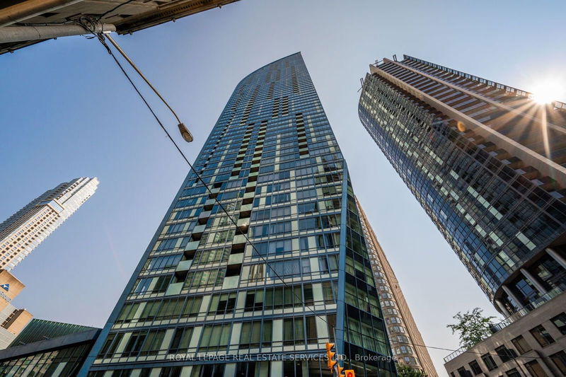 home for lease on 2411-8 The Esplanade