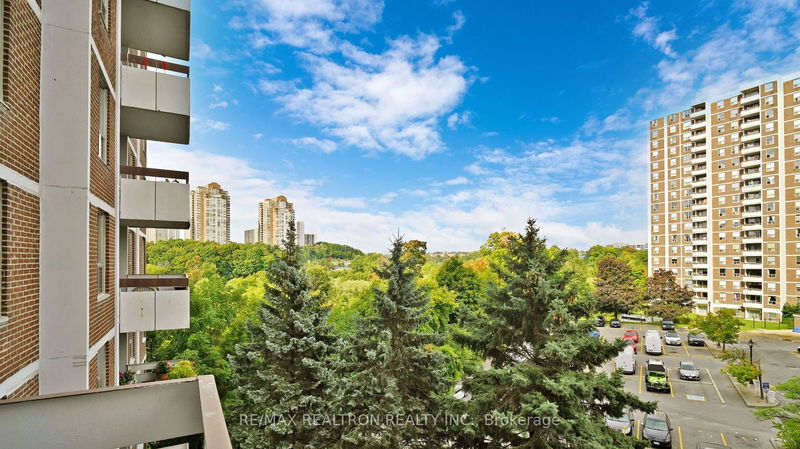  515 - 10 Edgecliff Gfwy  Toronto, M3C 3A3 | Image 33