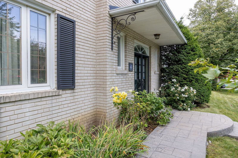 45 Blue Ridge Rd  Toronto, M2K 1S1 | Image 2