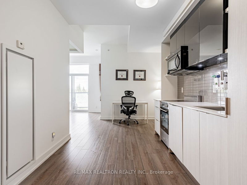  616 - 6 Parkwood Ave  Toronto, M4V 1V1 | Image 3