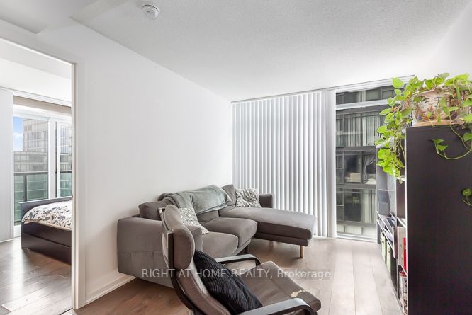  1709E - 36 Lisgar St  Toronto, M6J 0C7 | Image 11