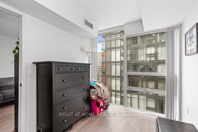  1709E - 36 Lisgar St  Toronto, M6J 0C7 | Image 13