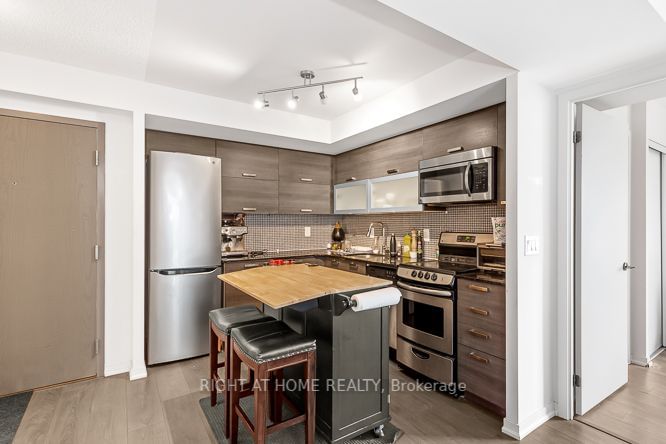  1709E - 36 Lisgar St  Toronto, M6J 0C7 | Image 3