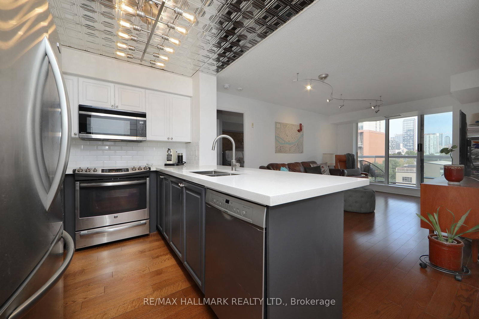 Listing Image 9