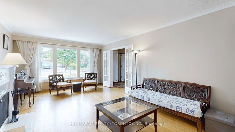 65 Clansman Blvd  Toronto, M2H 1X7 | Image 4