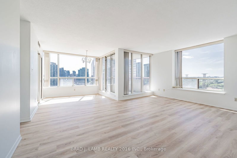 home for lease on 1602-5765 Yonge Street