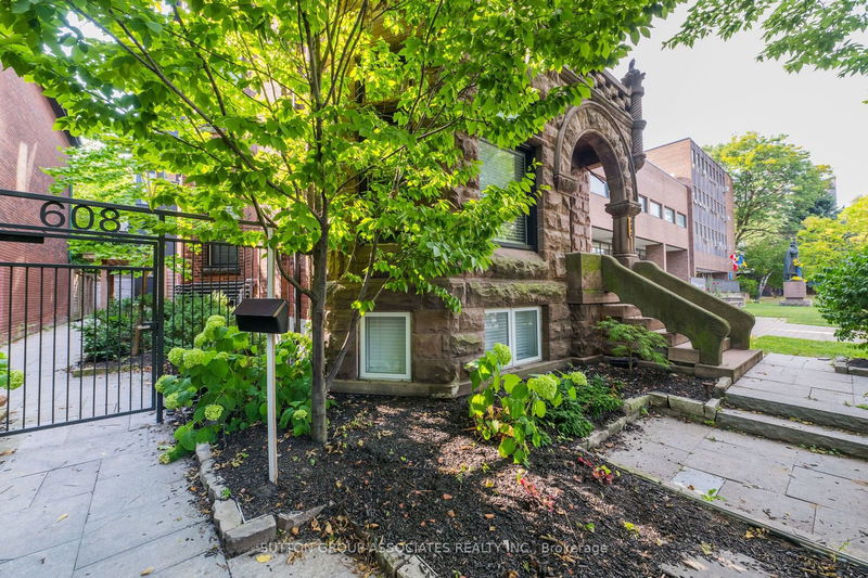 home for lease on 4-608 Spadina Avenue