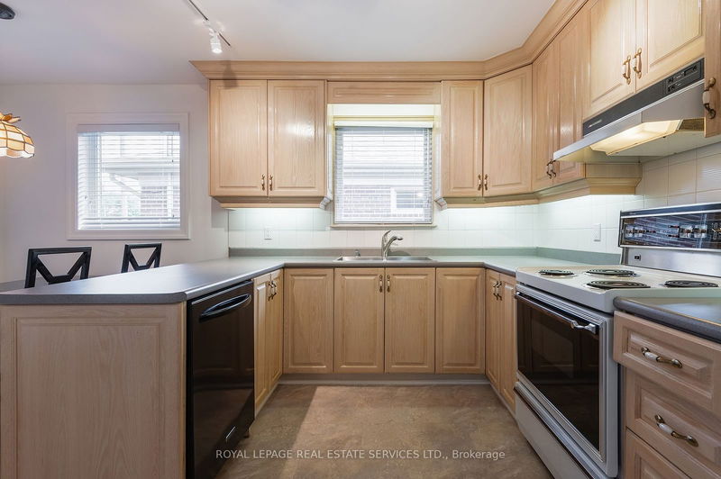 173 Betty Ann Dr  Toronto, M2N 1X5 | Image 11