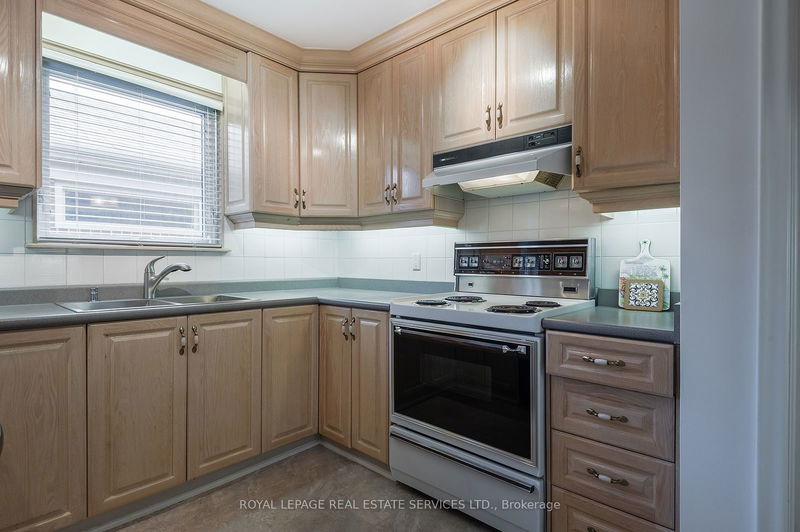 173 Betty Ann Dr  Toronto, M2N 1X5 | Image 12