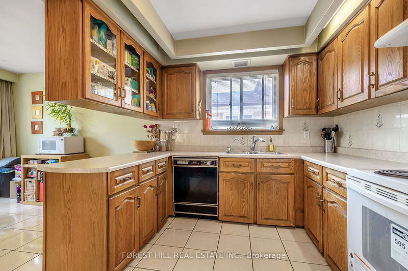 72 Charlton Blvd  Toronto, M2M 1B9 | Image 4