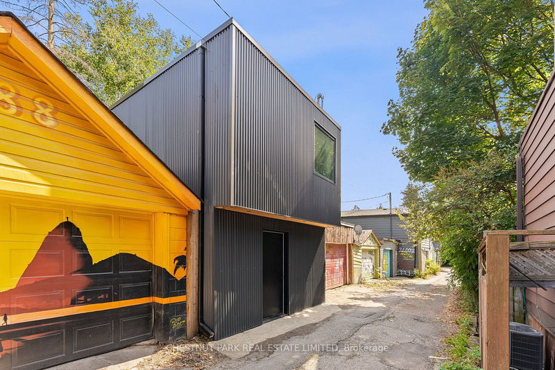 home for lease on Coach-886 Palmerston Avenue