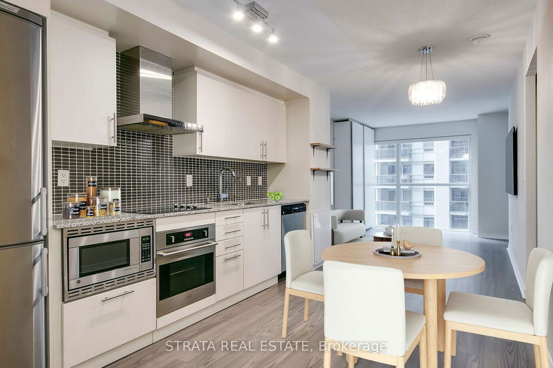 home for lease on 522-352 Front Street W