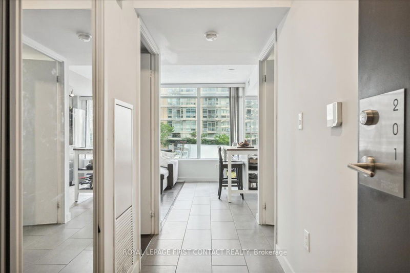  201 - 15 Brunel Crt  Toronto, M5V 3Y4 | Image 4