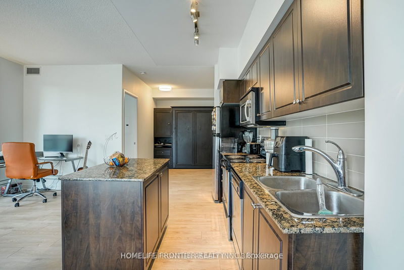  383 - 209 Fort York Blvd  Toronto, M5V 4A1 | Image 17