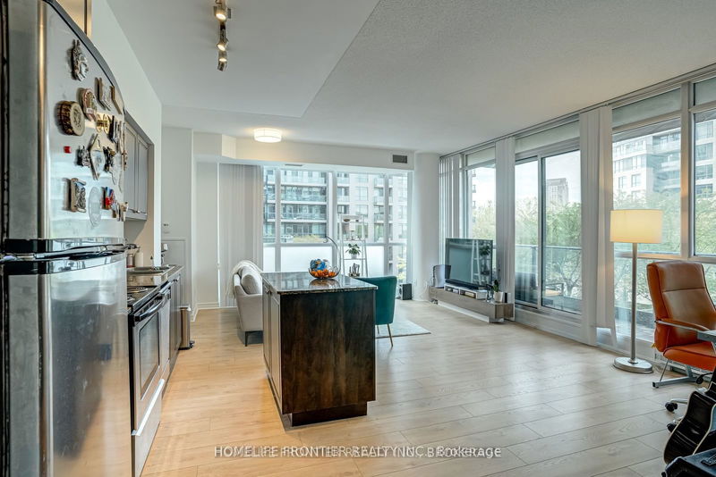  383 - 209 Fort York Blvd  Toronto, M5V 4A1 | Image 6