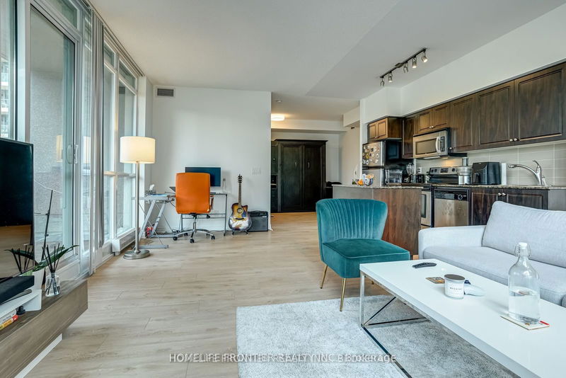  383 - 209 Fort York Blvd  Toronto, M5V 4A1 | Image 7