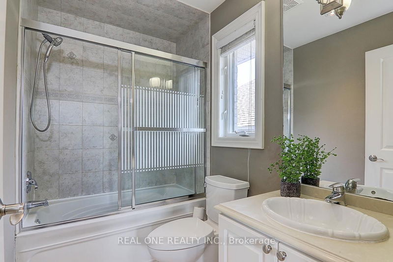 286 Hollywood Ave  Toronto, M2N 3K9 | Image 13