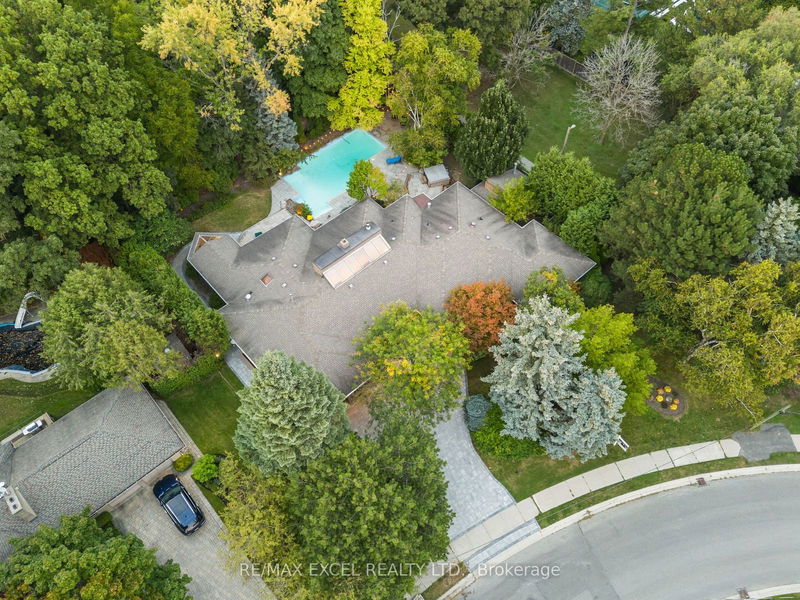 62 Wimpole Dr  Toronto, M2L 2L3 | Image 2