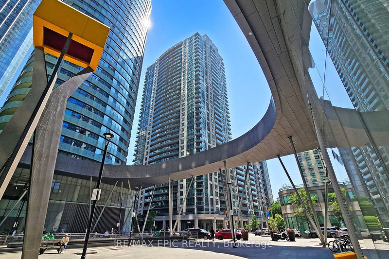  3305 - 19 Grand Trunk Cres  Toronto, M5J 3A3 | Image 2