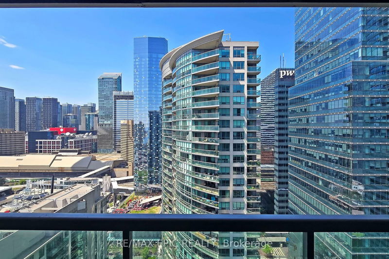  3305 - 19 Grand Trunk Cres  Toronto, M5J 3A3 | Image 30