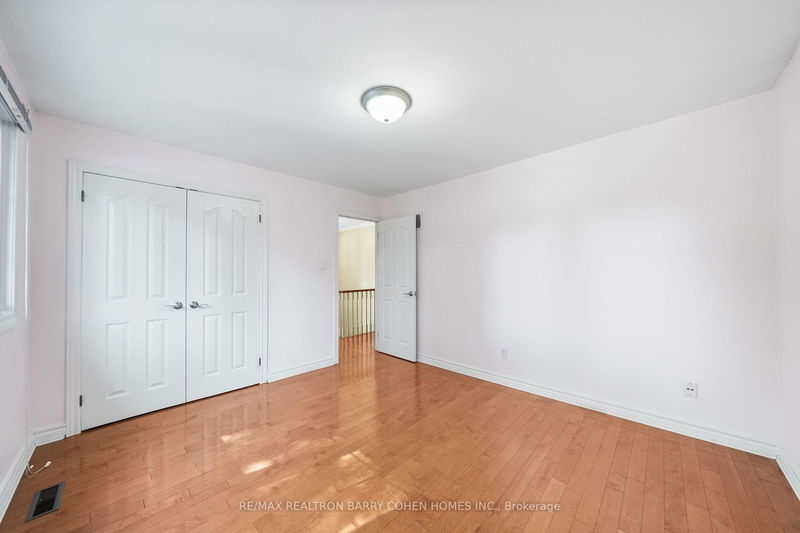 32 Barrydale Cres  Toronto, M3B 3E2 | Image 20