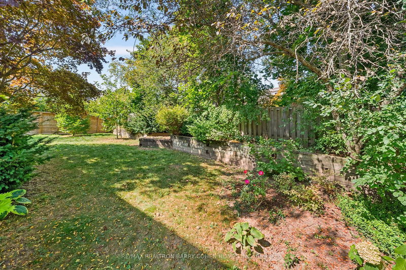 32 Barrydale Cres  Toronto, M3B 3E2 | Image 37