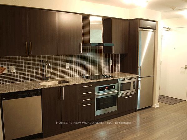 home for lease on 521-352 Front Street W