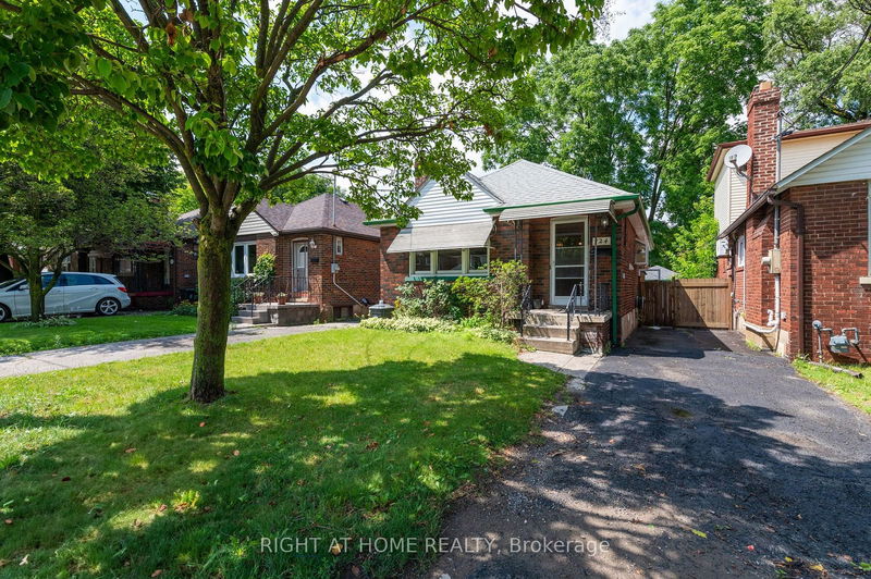 home for lease on 724 Eglinton Avenue E