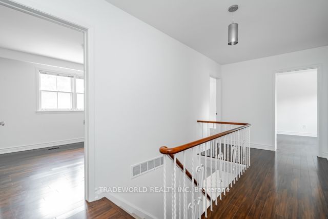 133 Bannatyne Dr  Toronto, M2L 2P5 | Image 25