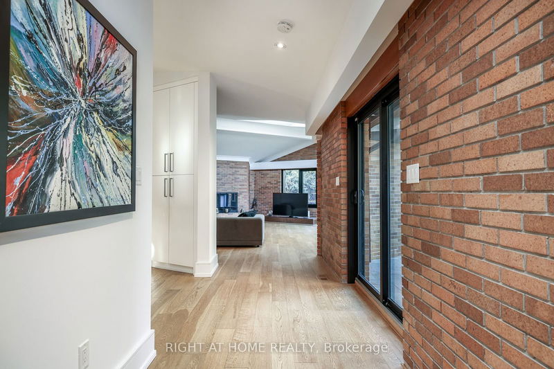 20 Lower LInks Rd  Toronto, M2P 1H6 | Image 12