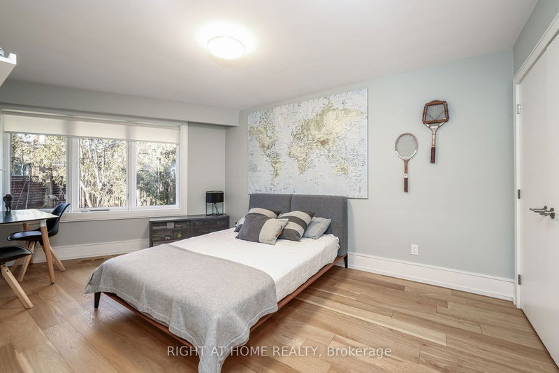 20 Lower LInks Rd  Toronto, M2P 1H6 | Image 24