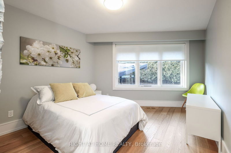 20 Lower LInks Rd  Toronto, M2P 1H6 | Image 25