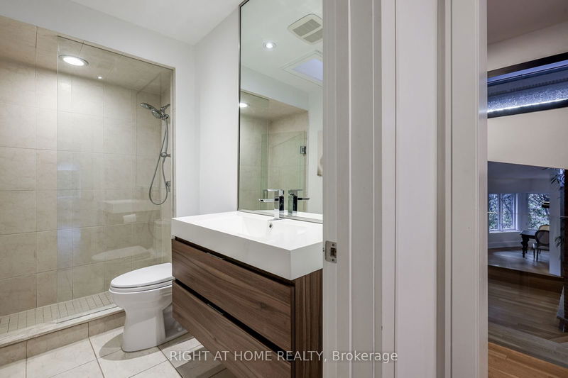 20 Lower LInks Rd  Toronto, M2P 1H6 | Image 26