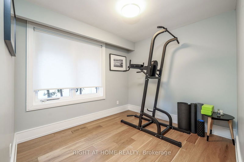 20 Lower LInks Rd  Toronto, M2P 1H6 | Image 27