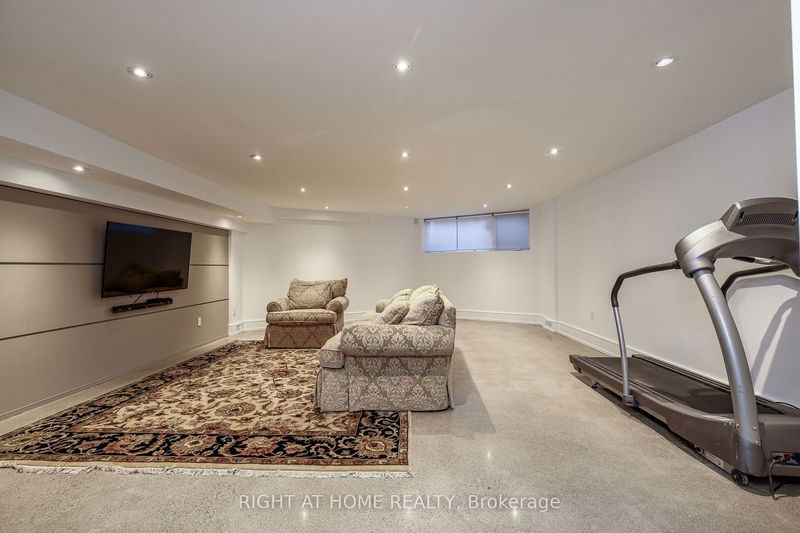 20 Lower LInks Rd  Toronto, M2P 1H6 | Image 32