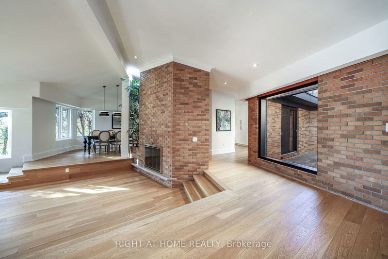 20 Lower LInks Rd  Toronto, M2P 1H6 | Image 5