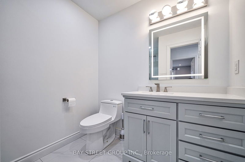 222 Hollywood Ave  Toronto, M2N 3K6 | Image 17