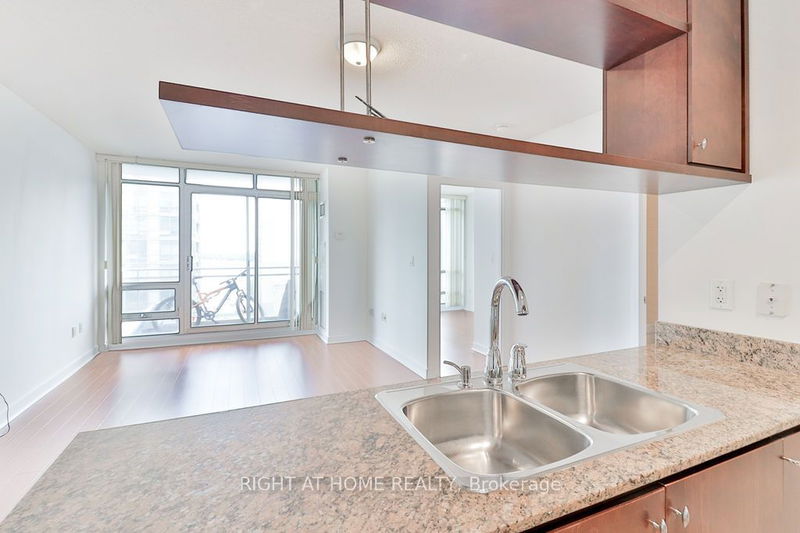  1211 - 3 Navy Wharf Crt  Toronto, M5V 3V1 | Image 6