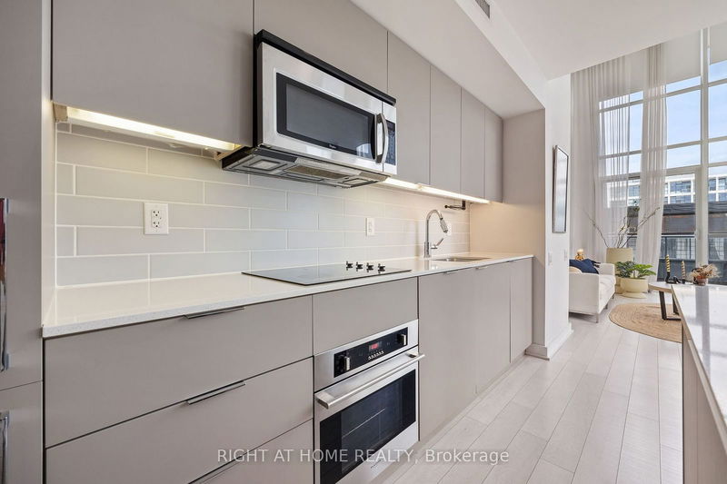  426 - 5 Hanna Ave  Toronto, M6K 0B3 | Image 6