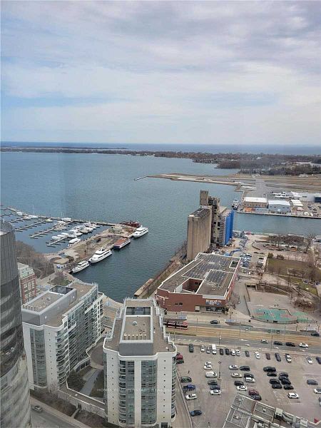 home for lease on 4302A-17 Bathurst Street