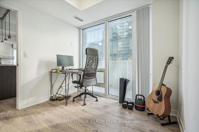  1010 - 100 Harbour St  Toronto, M5J 0B5 | Image 22