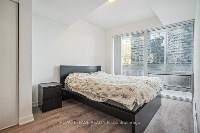  1010 - 100 Harbour St  Toronto, M5J 0B5 | Image 24