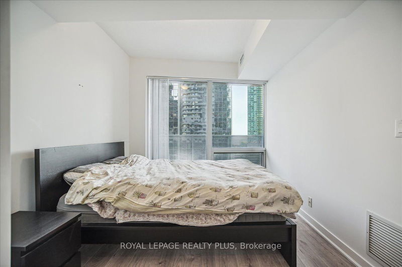  1010 - 100 Harbour St  Toronto, M5J 0B5 | Image 27