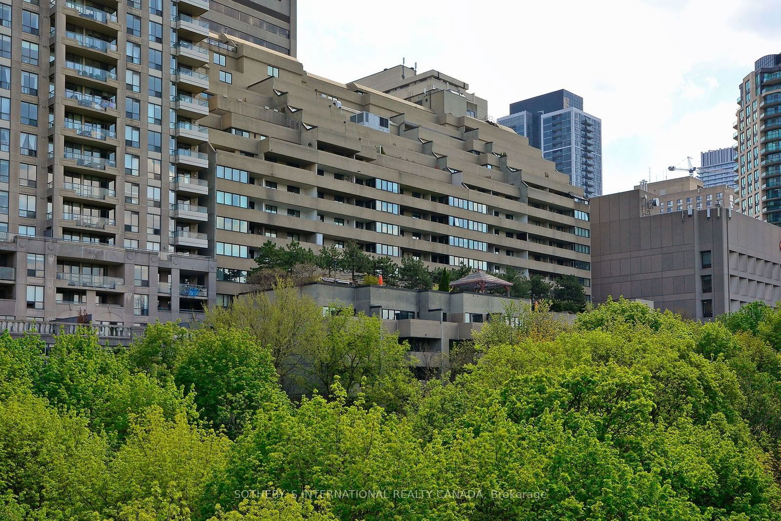 Building in 360 Bloor Street