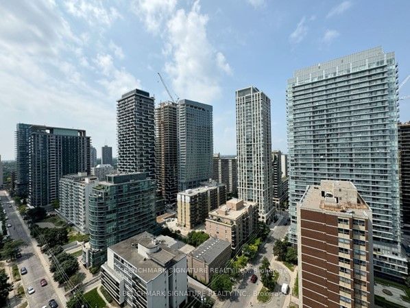  1904 - 185 Roehampton Ave  Toronto, M4P 2K5 | Image 8